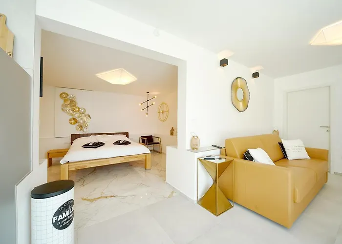 Gallery Luxury & *