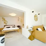 Gallery Luxury & *